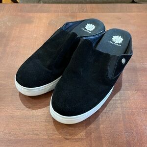 Yellow Box Melodee Womens Suede Black Slip-On Loafers